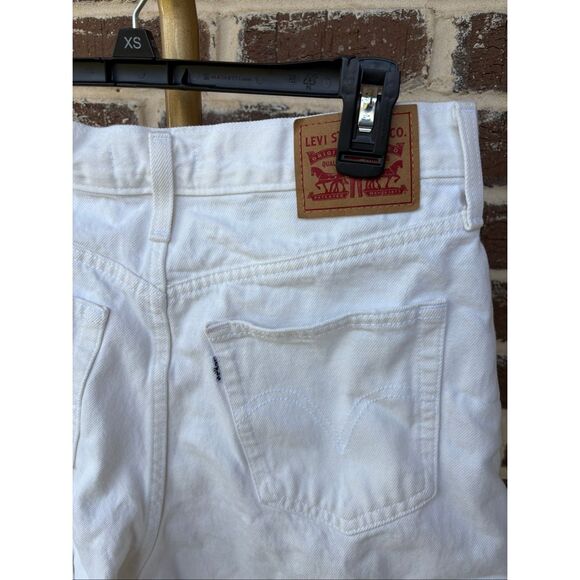 Levi’s White High Waisted Cutoff Mom Shorts Size 31 - Picture 4 of 8